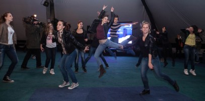 Otvaranje FESTa , plesači na štandu Generalnog spozora NISa 