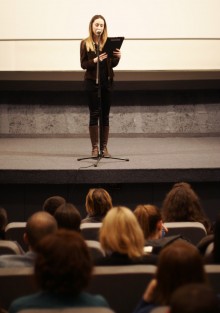 Sala DKC-a pred projekciju filma Moj život sa Liberačijem